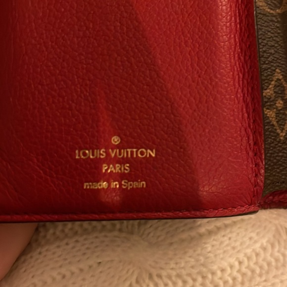 Louis Vuitton Wallet - Picture 5 of 17